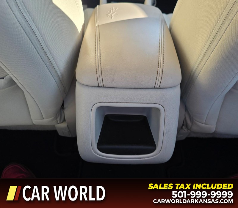 Chrysler 200 Vehicle Full-screen Gallery Image 20