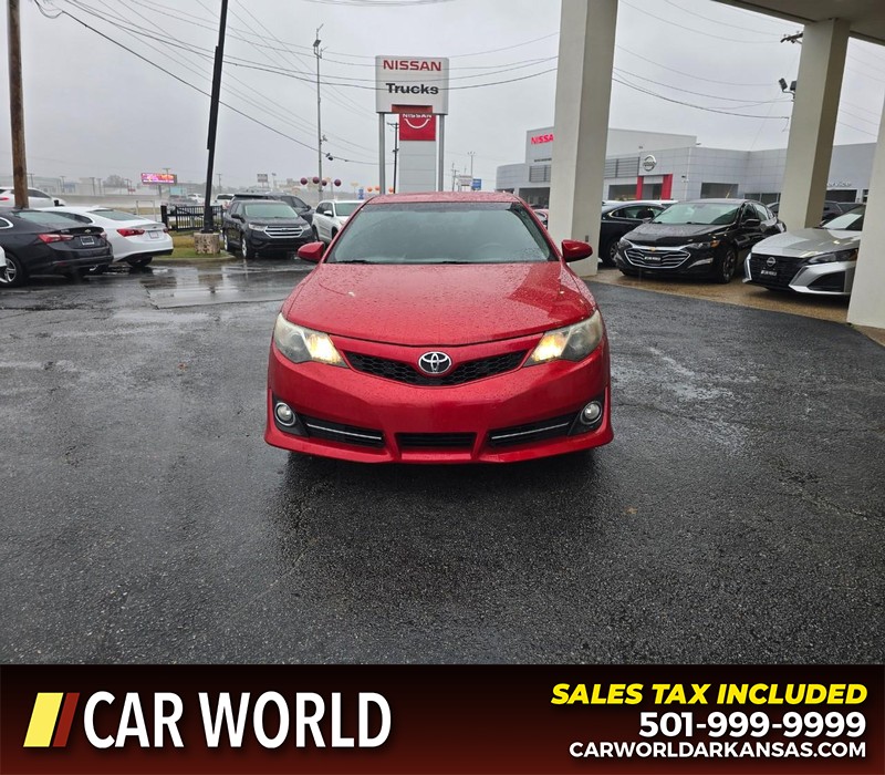 Toyota Camry Vehicle Full-screen Gallery Image 2