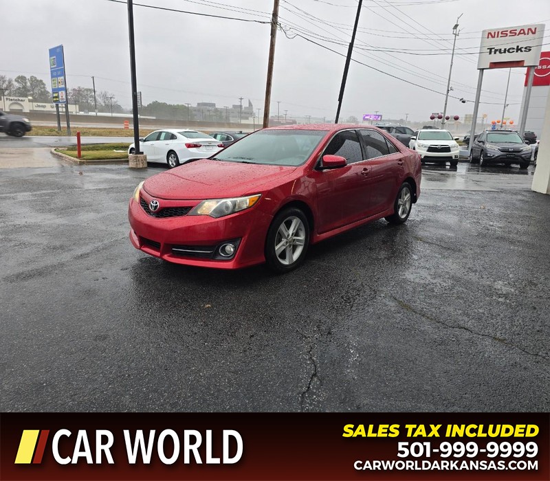 Toyota Camry Vehicle Full-screen Gallery Image 3