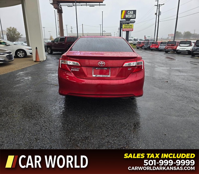 Toyota Camry Vehicle Full-screen Gallery Image 5