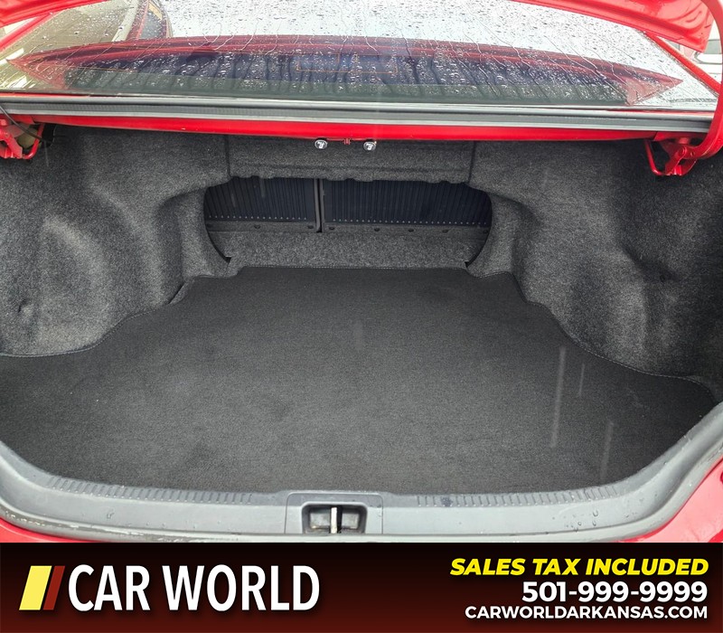 Toyota Camry Vehicle Full-screen Gallery Image 13