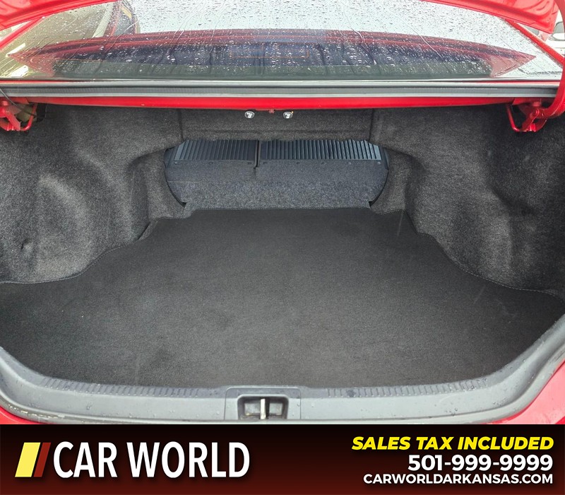 Toyota Camry Vehicle Full-screen Gallery Image 14