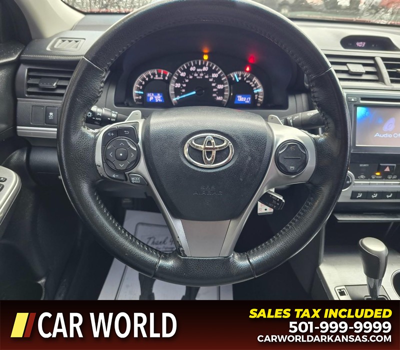 Toyota Camry Vehicle Full-screen Gallery Image 15