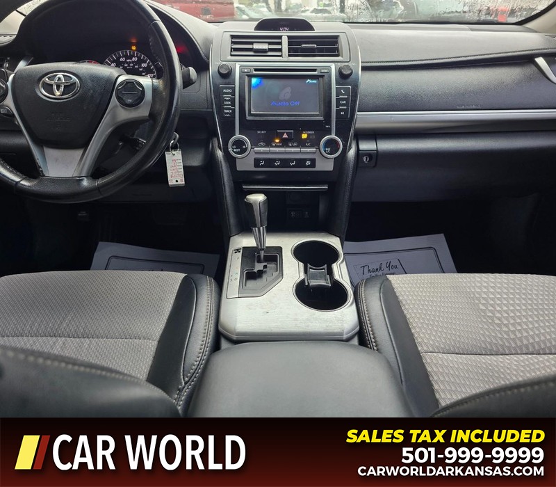 Toyota Camry Vehicle Full-screen Gallery Image 18