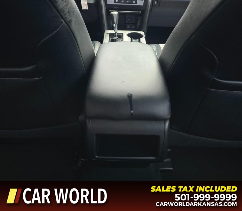 Toyota Camry Vehicle Full-screen Gallery Image 19