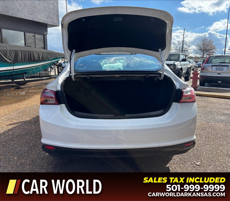 Chevrolet Malibu Vehicle Full-screen Gallery Image 5