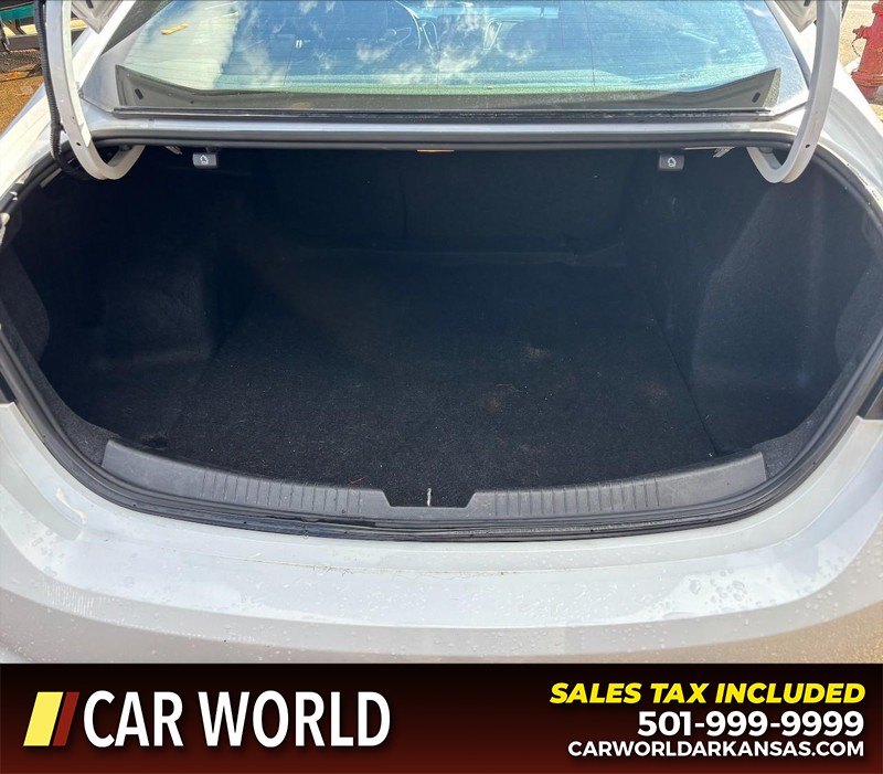 Chevrolet Malibu Vehicle Full-screen Gallery Image 6