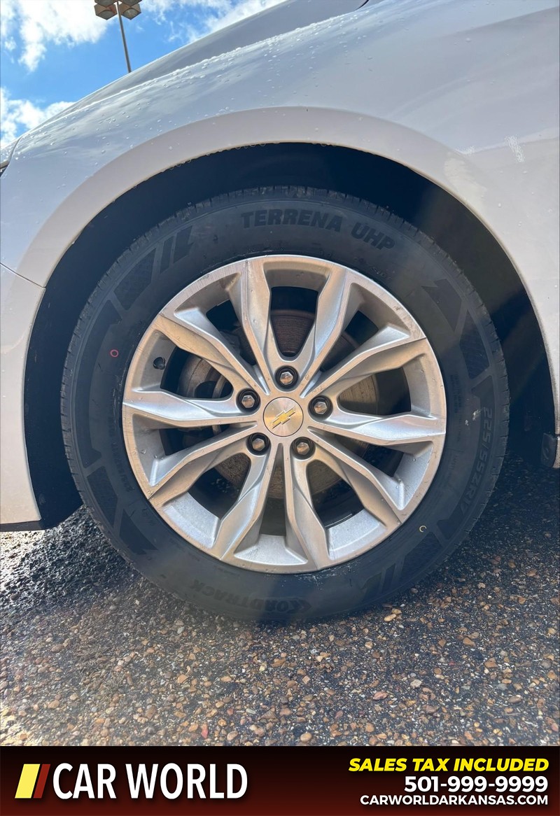 Chevrolet Malibu Vehicle Full-screen Gallery Image 11