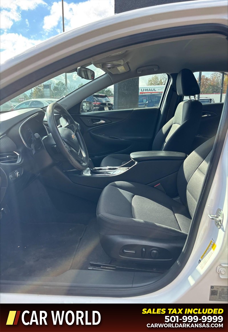 Chevrolet Malibu Vehicle Full-screen Gallery Image 13