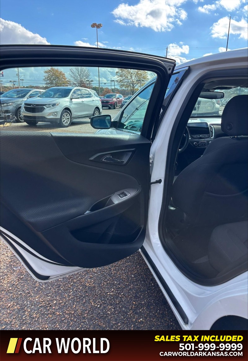 Chevrolet Malibu Vehicle Full-screen Gallery Image 14