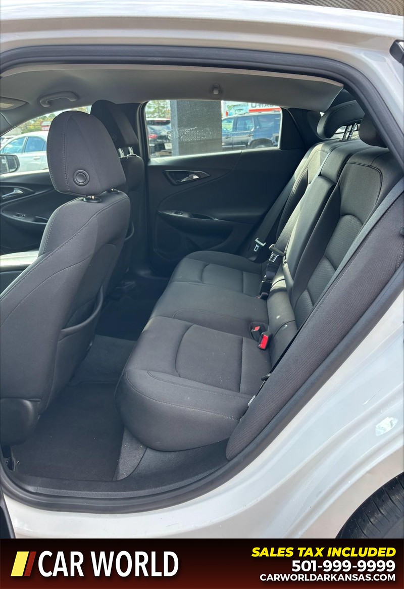 Chevrolet Malibu Vehicle Full-screen Gallery Image 15