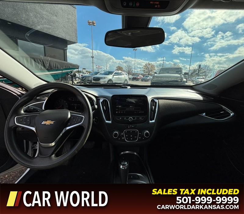 Chevrolet Malibu Vehicle Full-screen Gallery Image 16