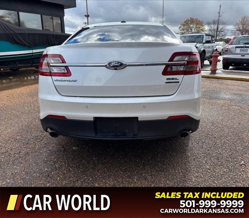 Ford Taurus Vehicle Full-screen Gallery Image 4