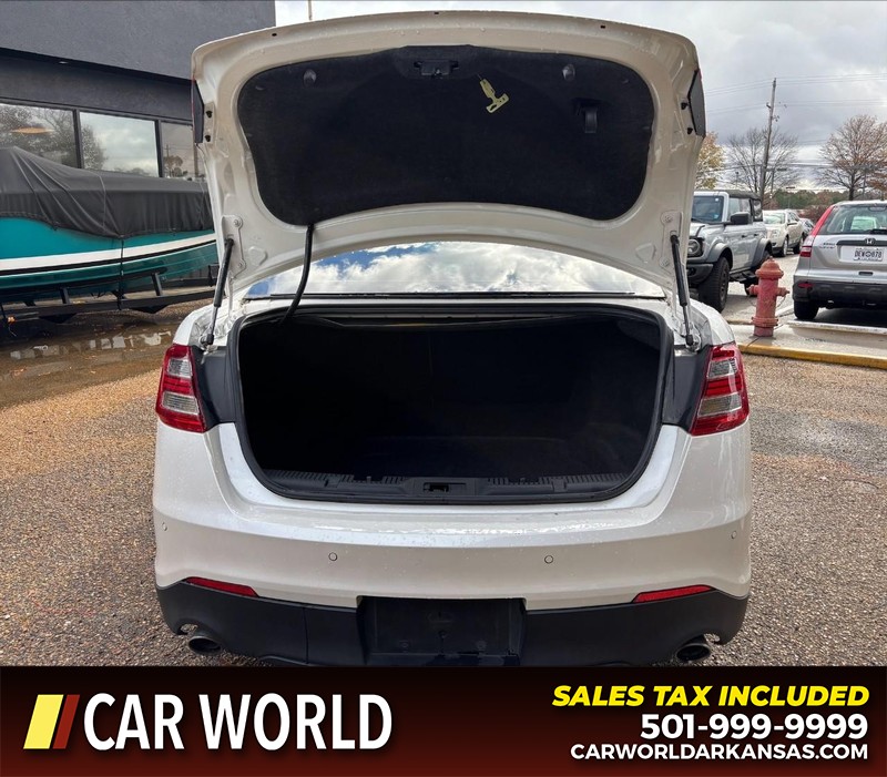 Ford Taurus Vehicle Full-screen Gallery Image 5