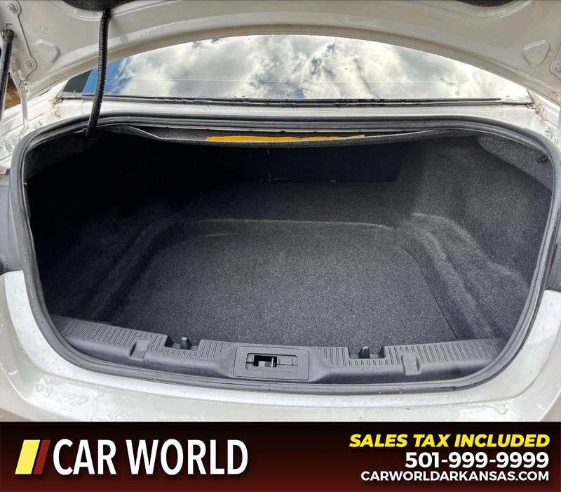 Ford Taurus Vehicle Full-screen Gallery Image 6