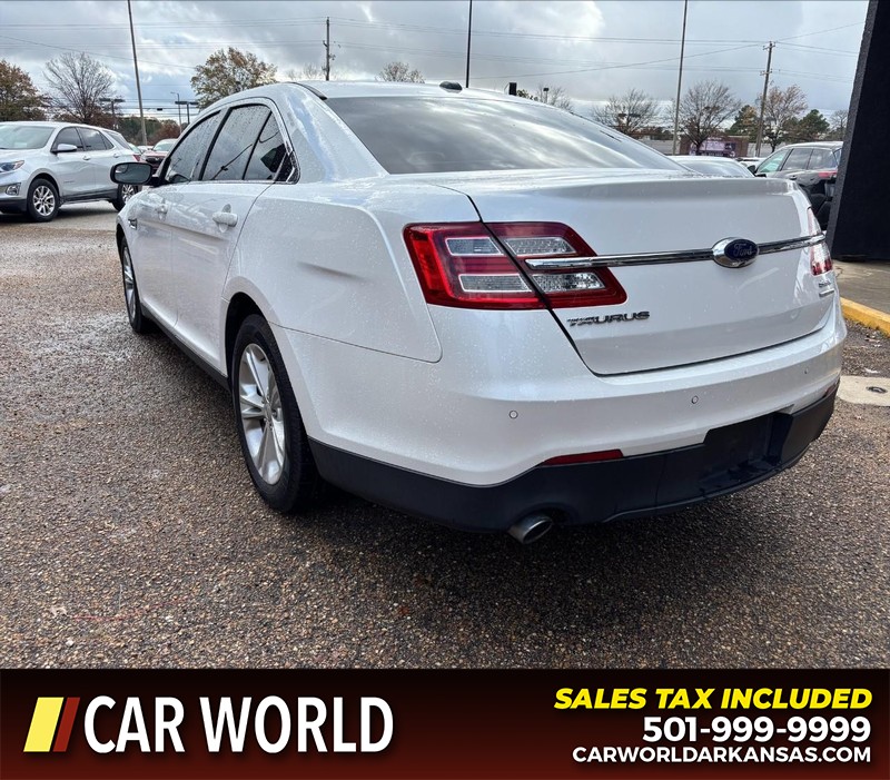 Ford Taurus Vehicle Full-screen Gallery Image 7