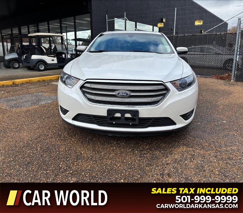Ford Taurus Vehicle Full-screen Gallery Image 10
