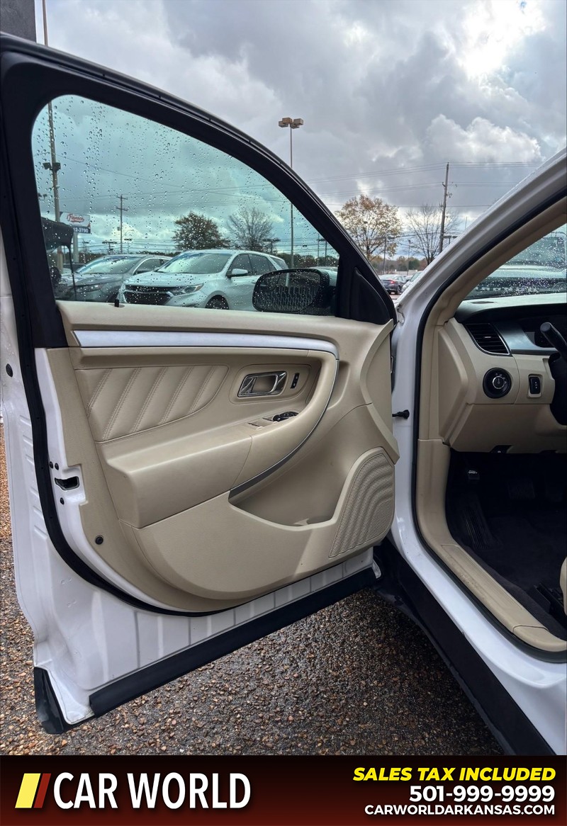Ford Taurus Vehicle Full-screen Gallery Image 12