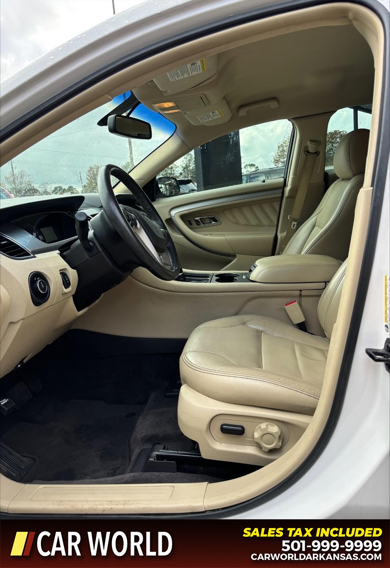 Ford Taurus Vehicle Full-screen Gallery Image 13