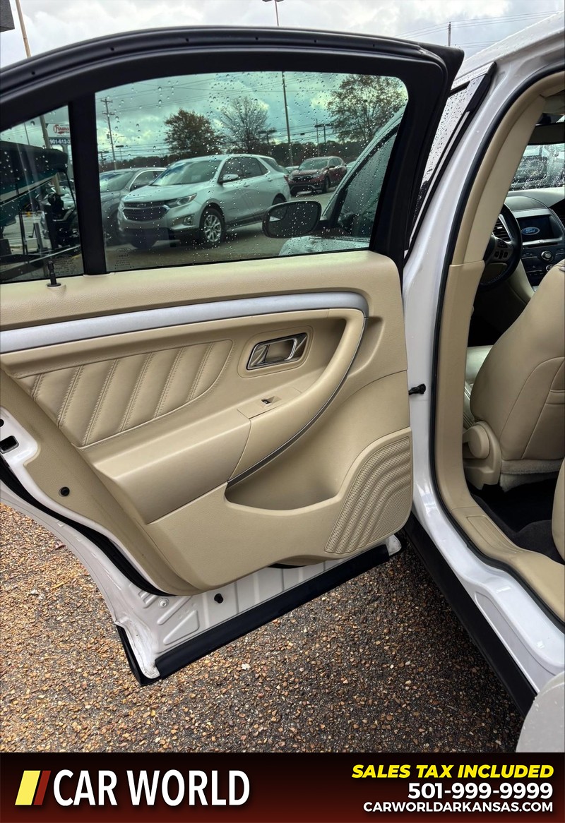 Ford Taurus Vehicle Full-screen Gallery Image 14