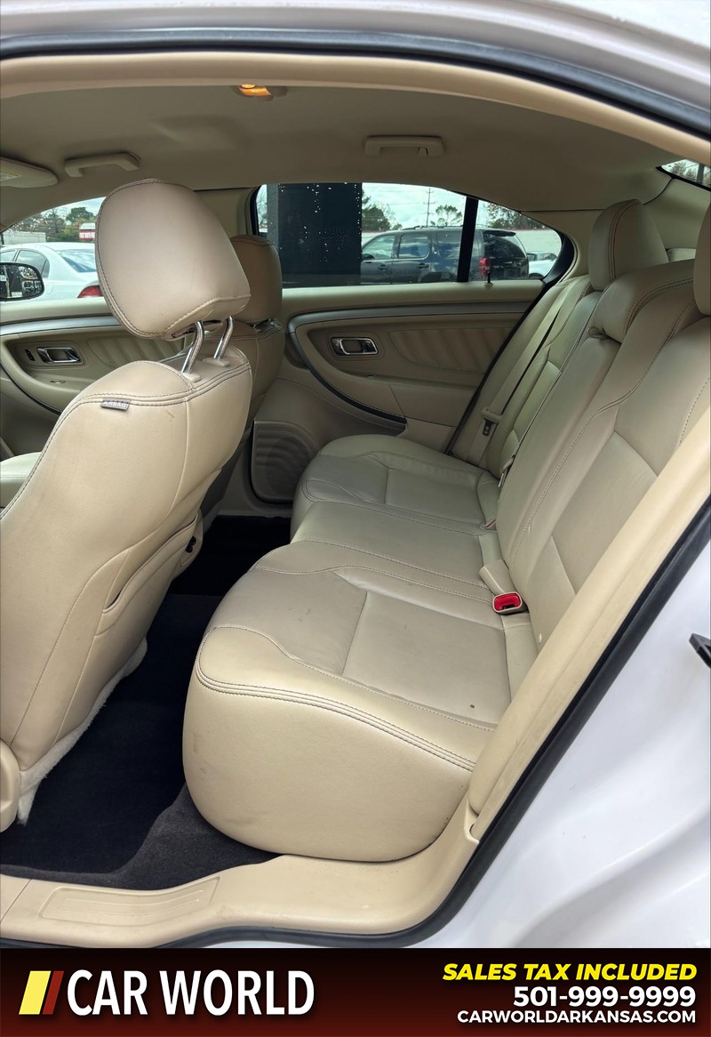 Ford Taurus Vehicle Full-screen Gallery Image 15