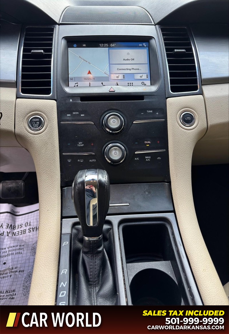 Ford Taurus Vehicle Full-screen Gallery Image 17