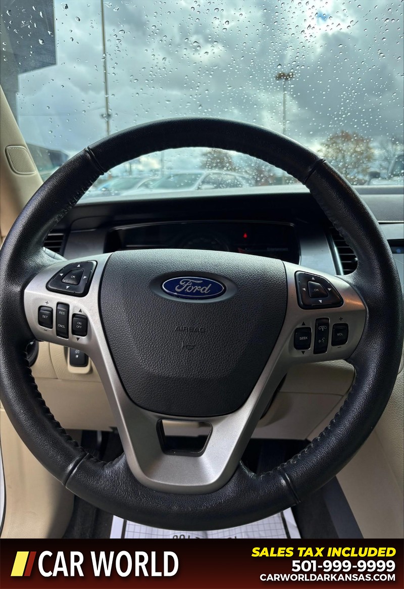 Ford Taurus Vehicle Full-screen Gallery Image 19