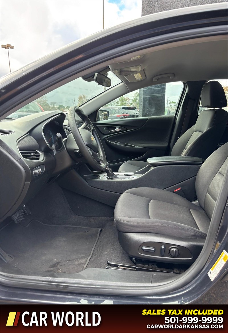 Chevrolet Malibu Vehicle Full-screen Gallery Image 13