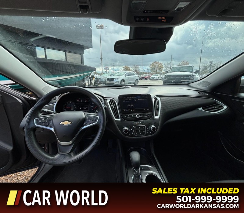 Chevrolet Malibu Vehicle Full-screen Gallery Image 16