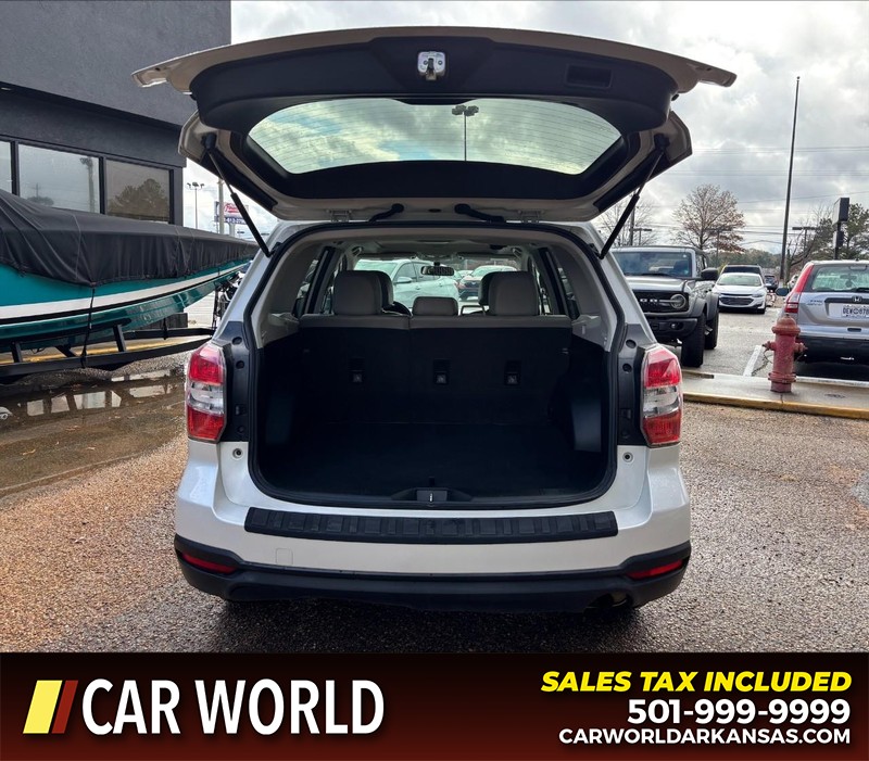 Subaru Forester Vehicle Full-screen Gallery Image 5