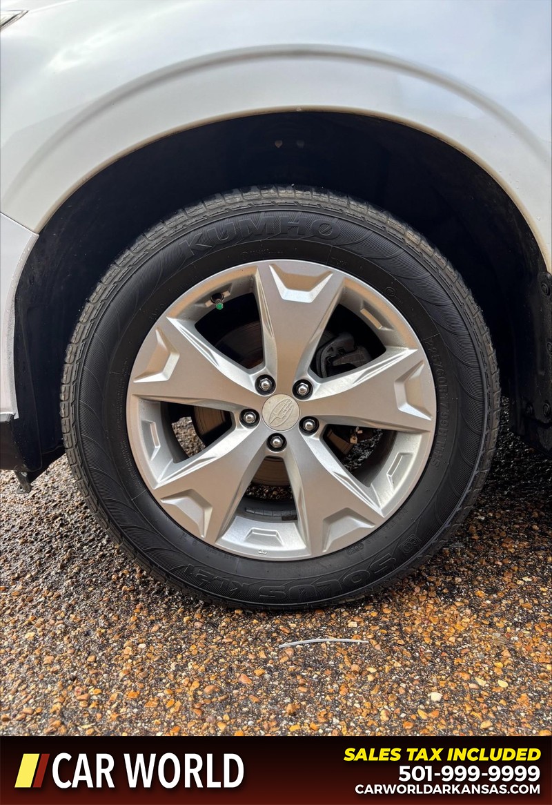 Subaru Forester Vehicle Full-screen Gallery Image 12