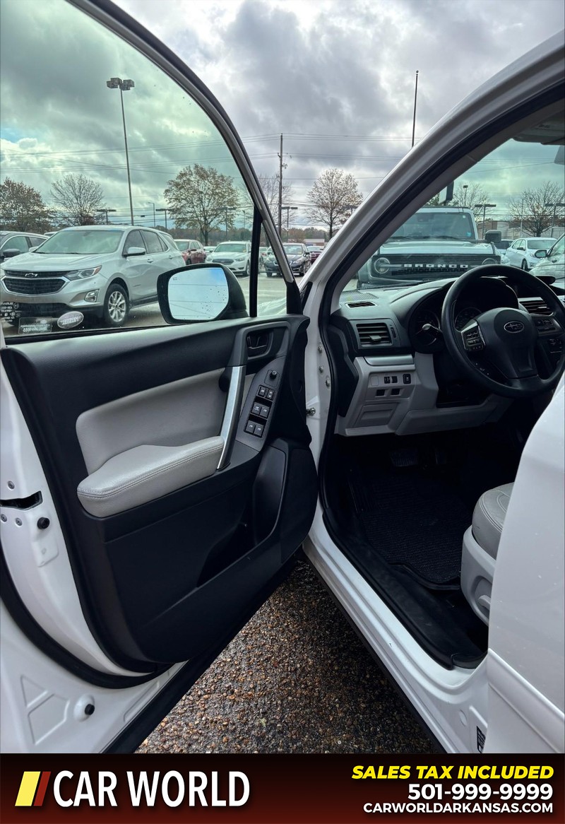 Subaru Forester Vehicle Full-screen Gallery Image 13