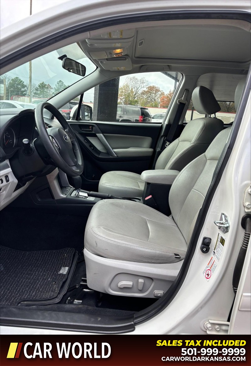 Subaru Forester Vehicle Full-screen Gallery Image 14