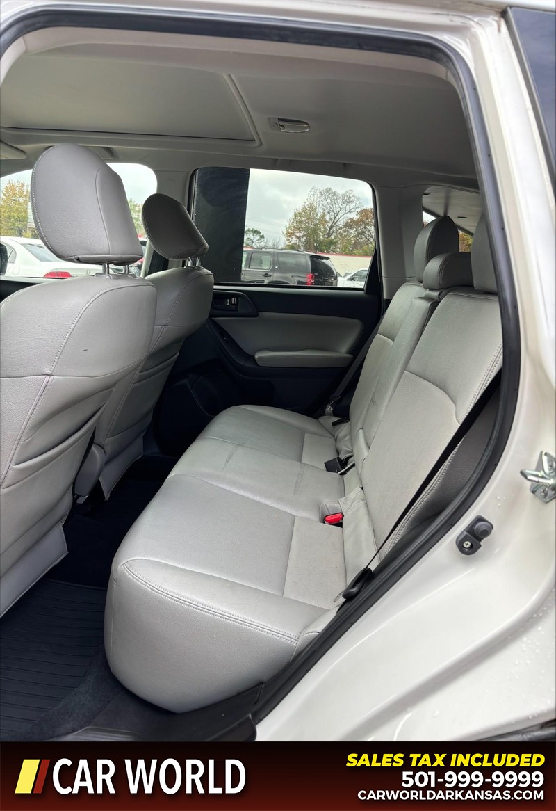 Subaru Forester Vehicle Full-screen Gallery Image 15