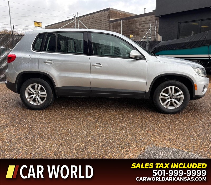 Volkswagen Tiguan Vehicle Full-screen Gallery Image 2