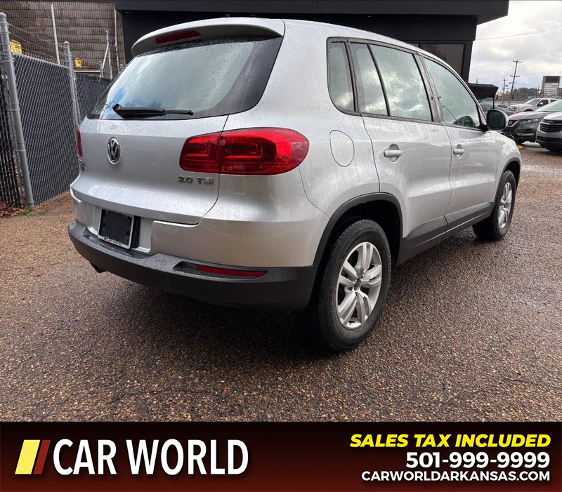 Volkswagen Tiguan Vehicle Full-screen Gallery Image 3