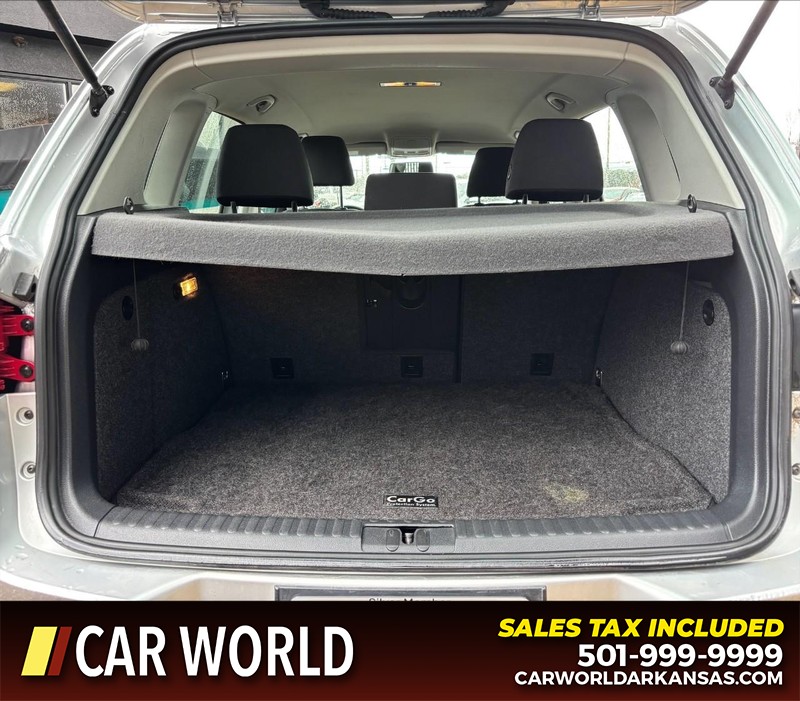 Volkswagen Tiguan Vehicle Full-screen Gallery Image 6