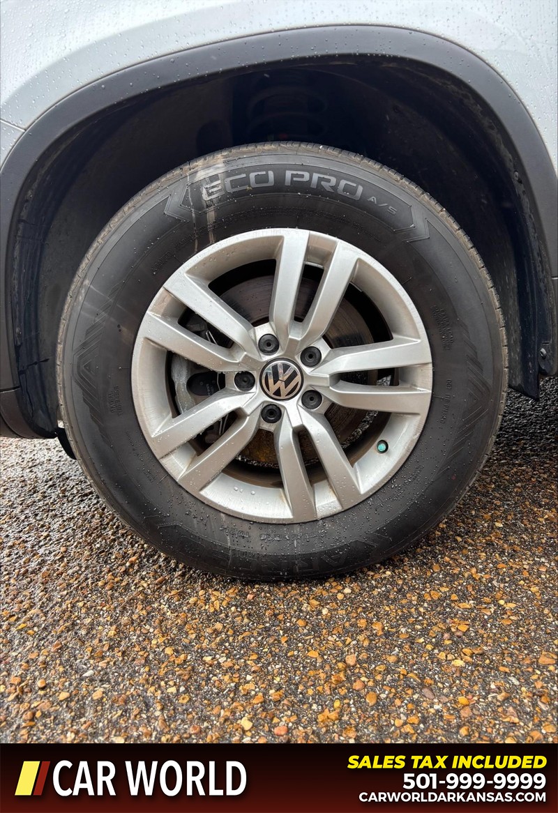 Volkswagen Tiguan Vehicle Full-screen Gallery Image 11