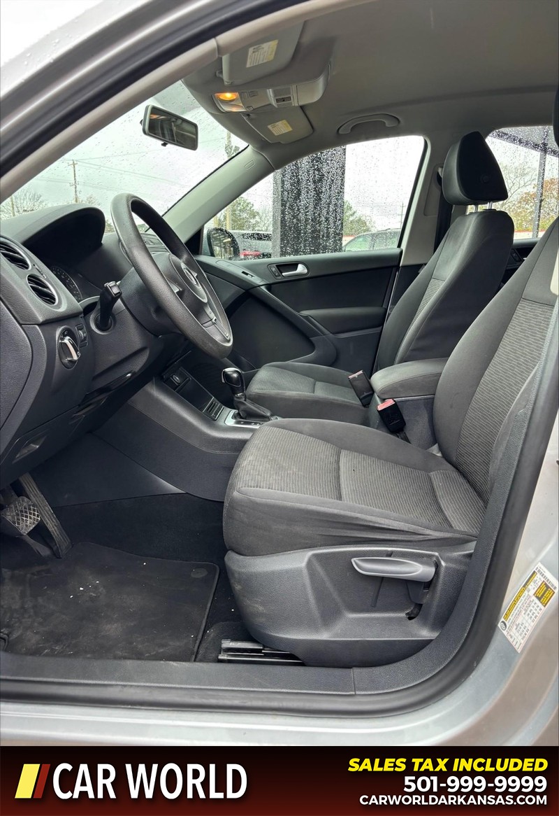 Volkswagen Tiguan Vehicle Full-screen Gallery Image 13