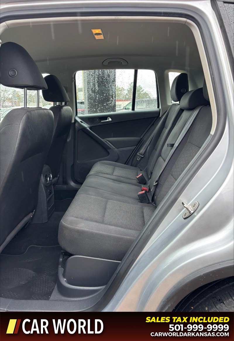 Volkswagen Tiguan Vehicle Full-screen Gallery Image 15