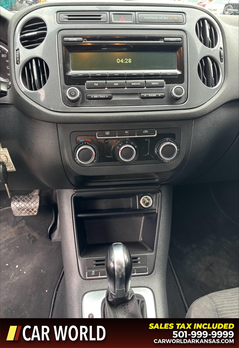 Volkswagen Tiguan Vehicle Full-screen Gallery Image 17