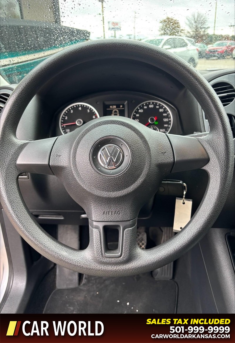 Volkswagen Tiguan Vehicle Full-screen Gallery Image 18