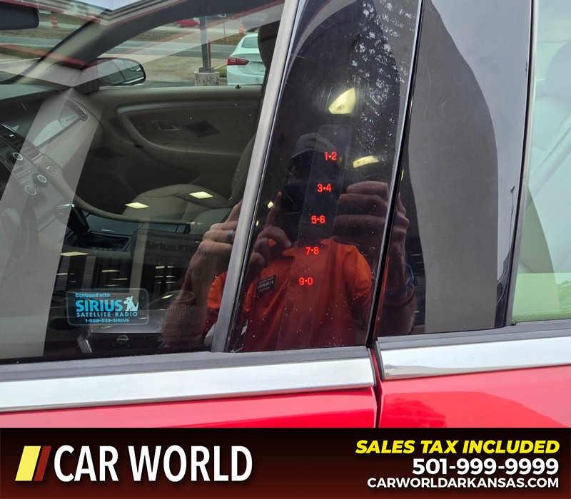 Ford Taurus Vehicle Full-screen Gallery Image 5