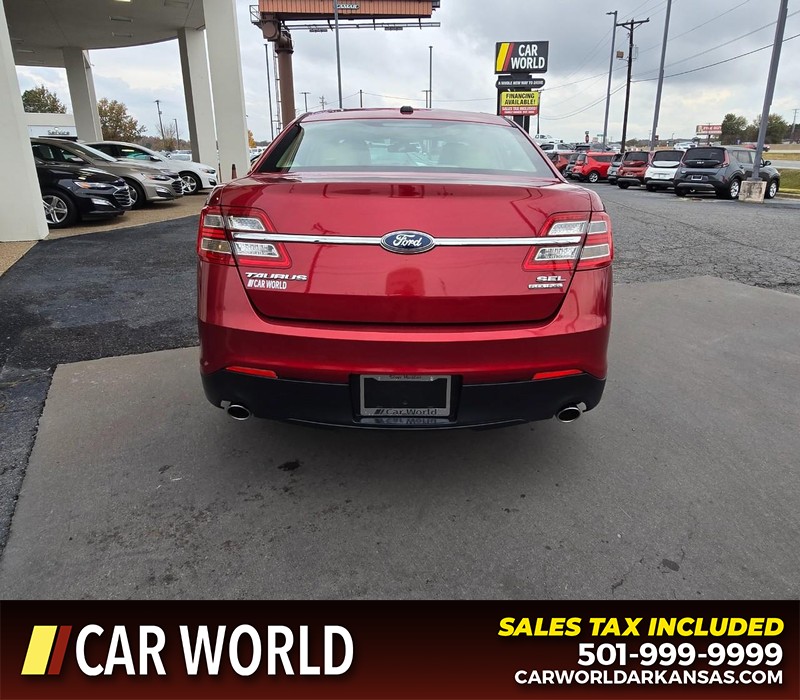 Ford Taurus Vehicle Full-screen Gallery Image 6