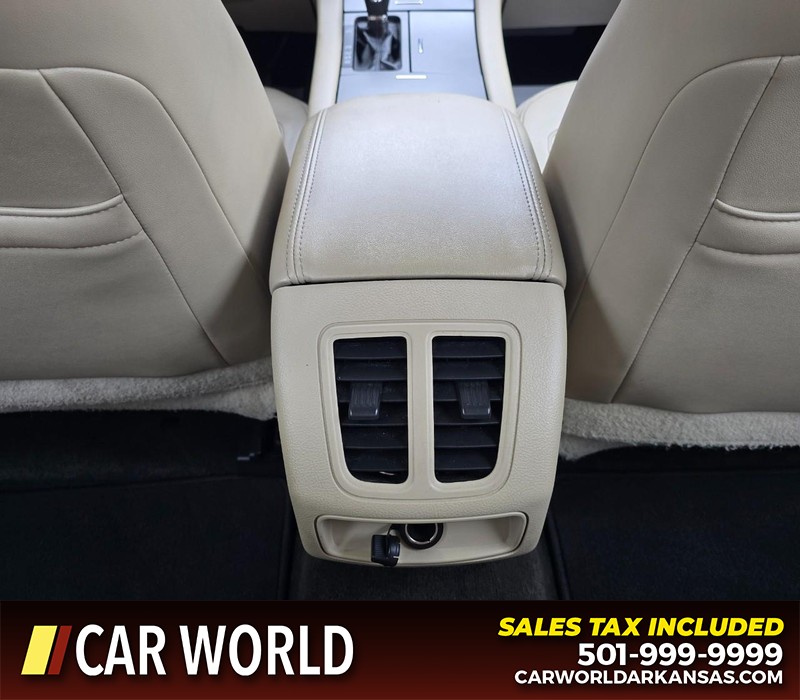 Ford Taurus Vehicle Full-screen Gallery Image 20