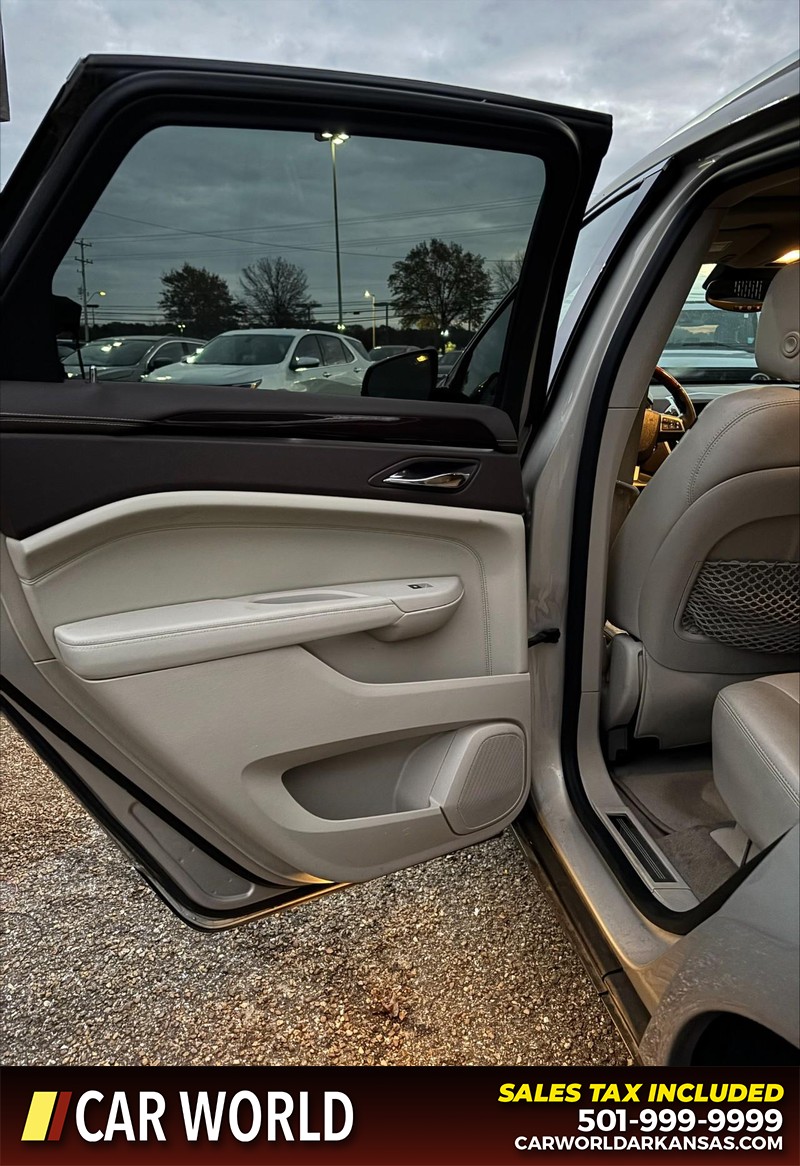 Cadillac SRX Vehicle Full-screen Gallery Image 14