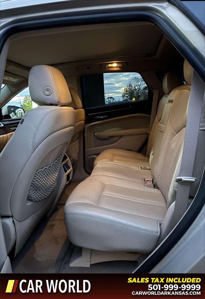 Cadillac SRX Vehicle Full-screen Gallery Image 15