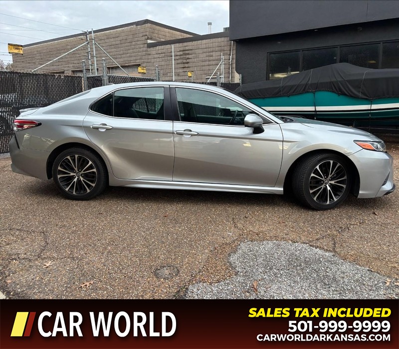 Toyota Camry Vehicle Full-screen Gallery Image 2