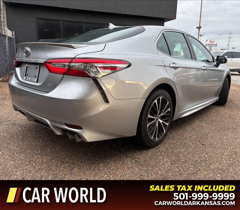 Toyota Camry Vehicle Full-screen Gallery Image 3