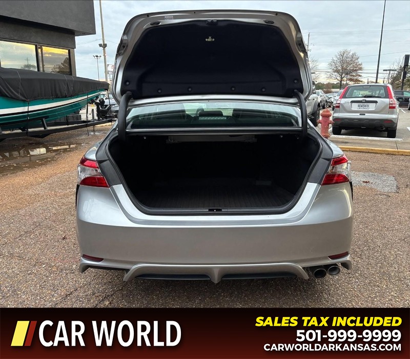 Toyota Camry Vehicle Full-screen Gallery Image 5